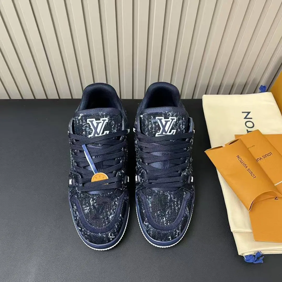 1AHWTL L.V Trainer Sneaker Monogram Tuffetage Denim