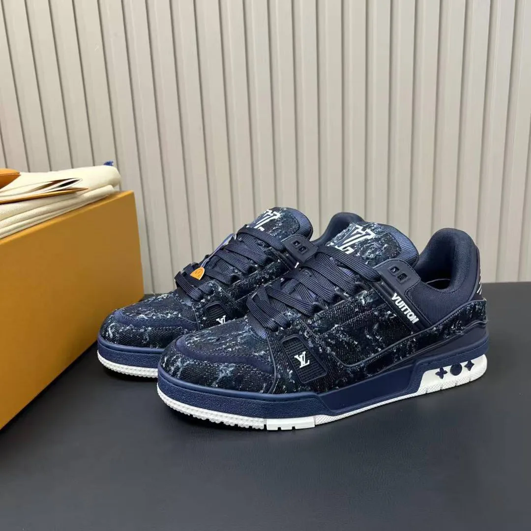 1AHWTL L.V Trainer Sneaker Monogram Tuffetage Denim