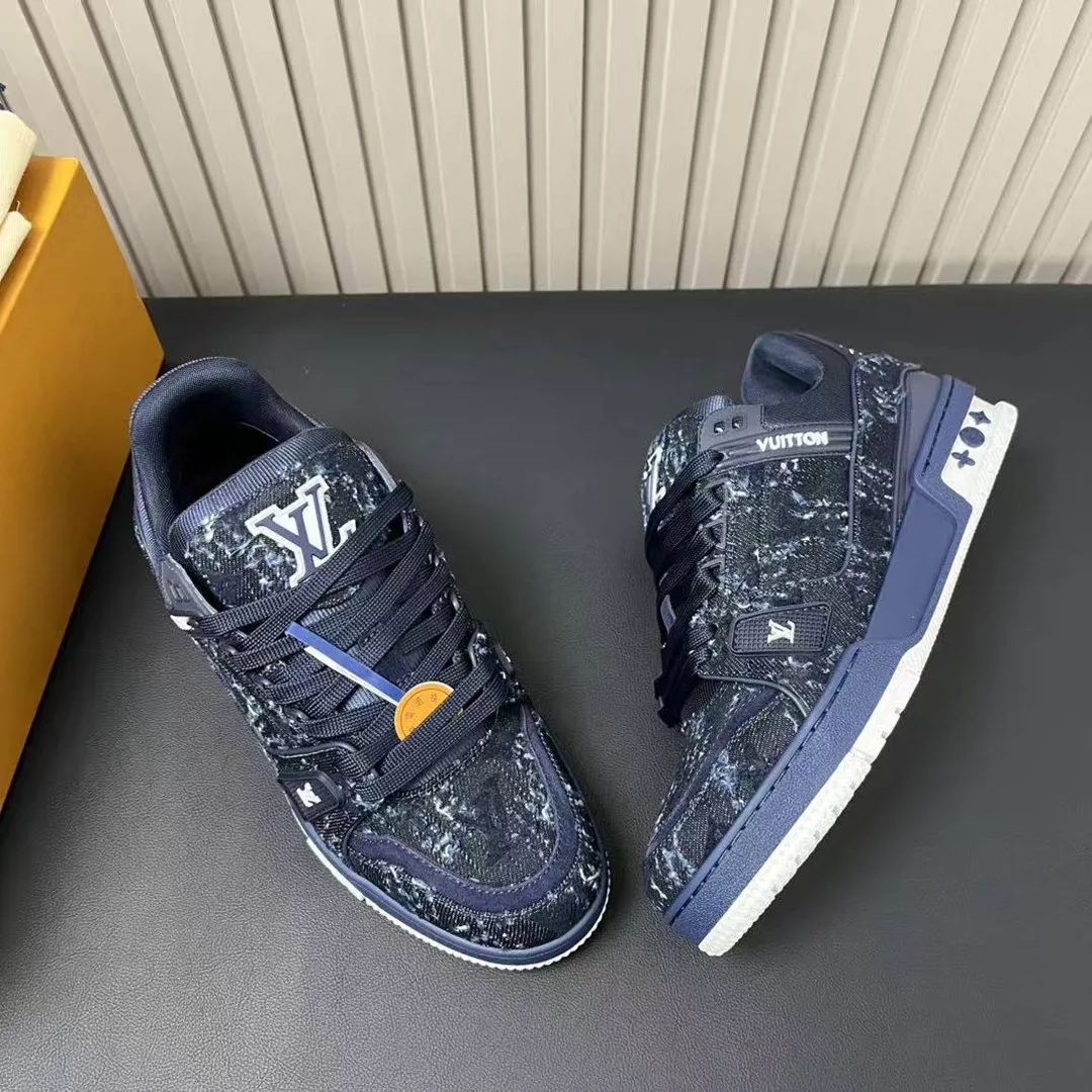 1AHWTL L.V Trainer Sneaker Monogram Tuffetage Denim