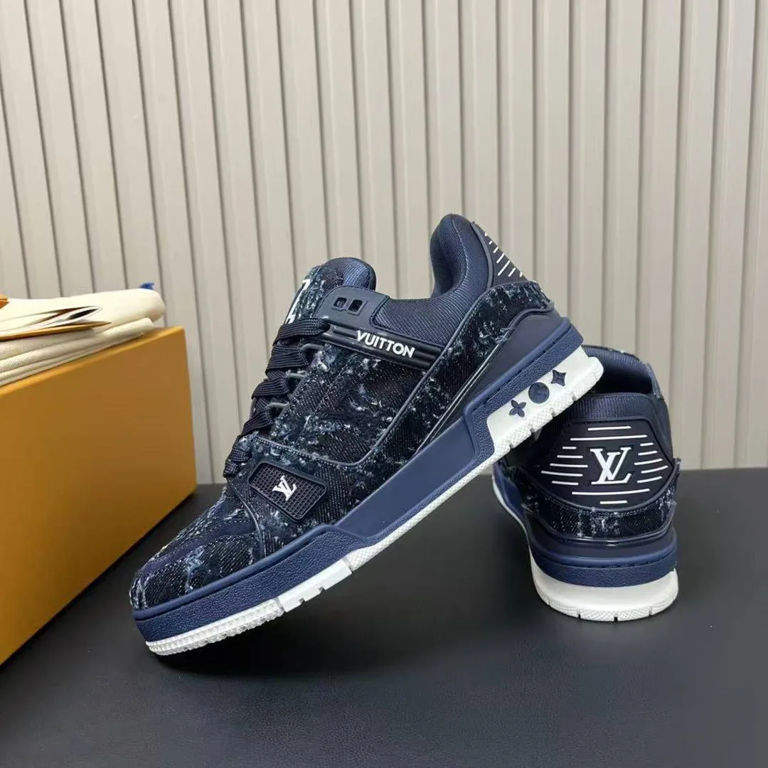 1AHWTL L.V Trainer Sneaker Monogram Tuffetage Denim