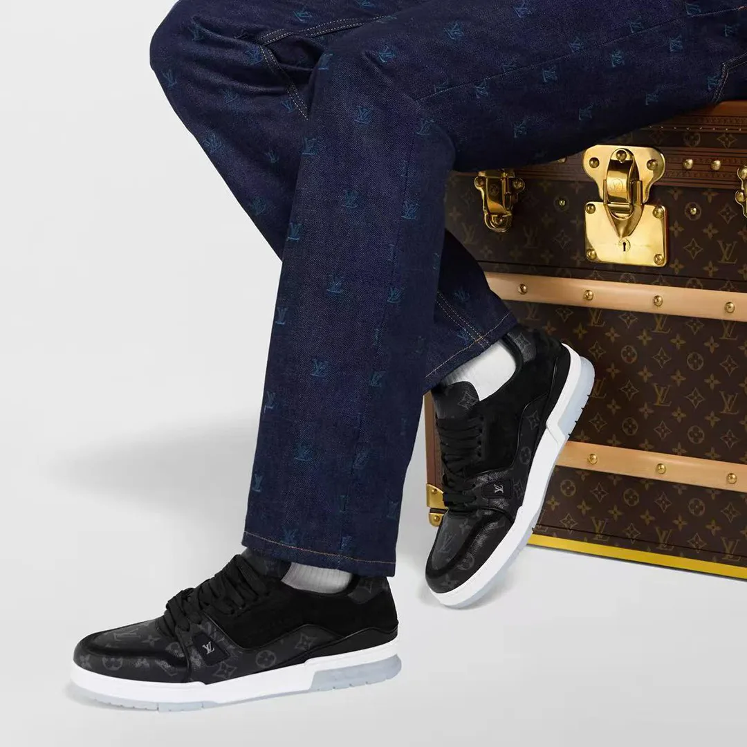 1A8PU9 L.V Trainer Sneaker Monogram Eclipse Canvas