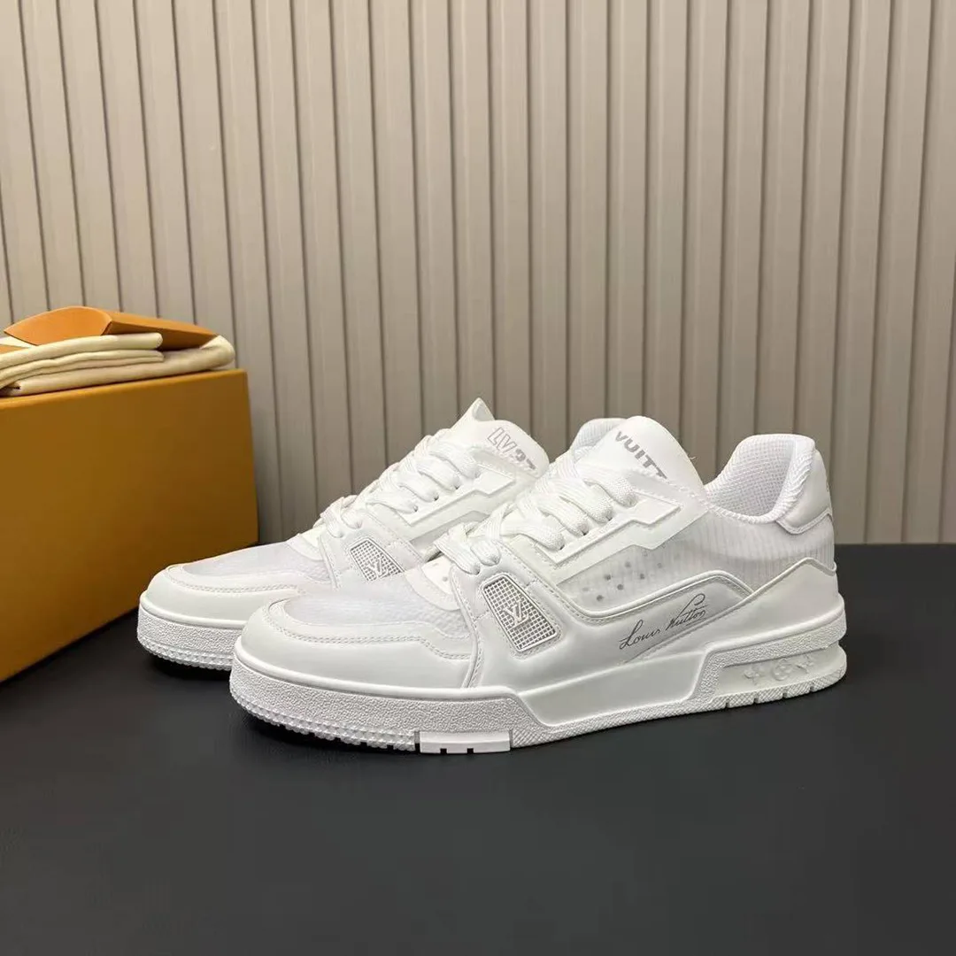 1AHTJJ L.V Trainer Sneaker Mix of Technical Materials