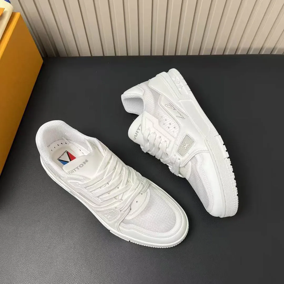 1AHTJJ L.V Trainer Sneaker Mix of Technical Materials