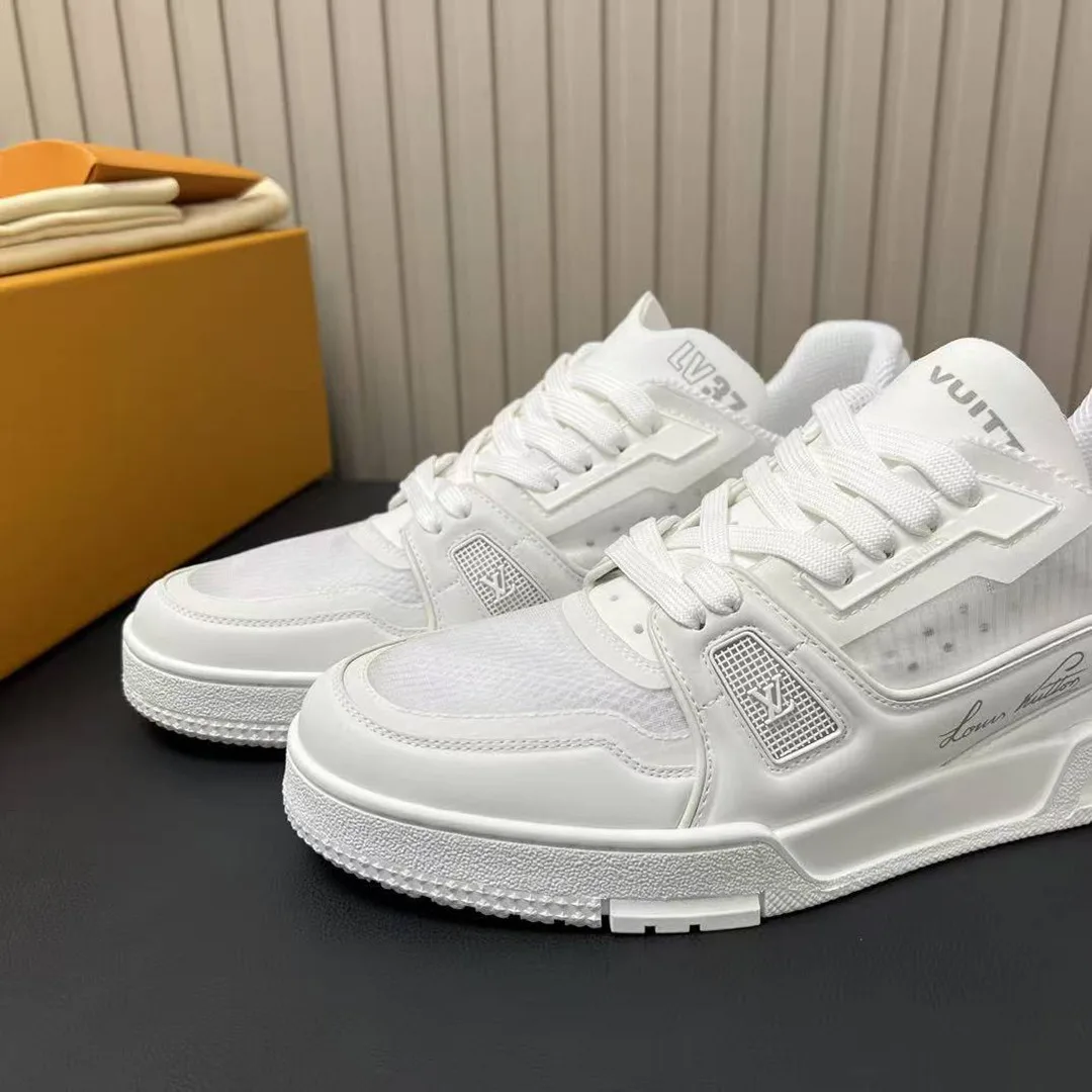 1AHTJJ L.V Trainer Sneaker Mix of Technical Materials