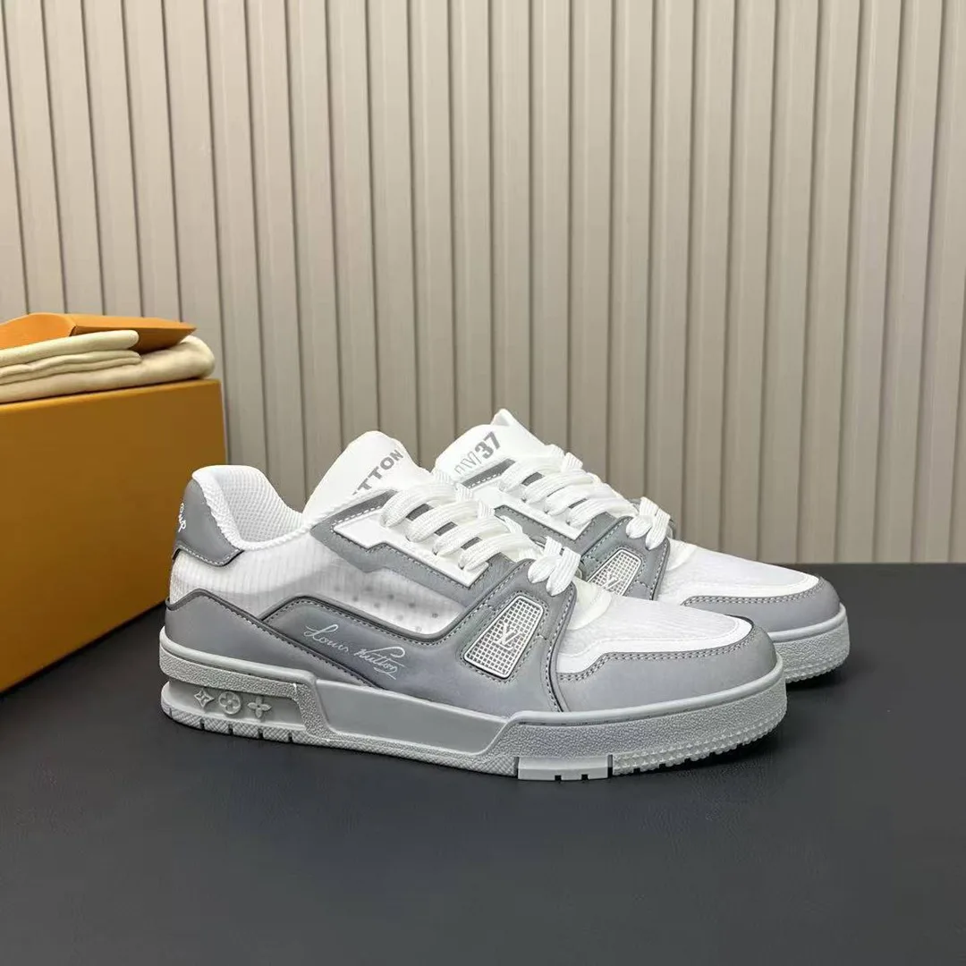 1AD6U0 L.V Trainer Sneaker Mix of Technical Materials