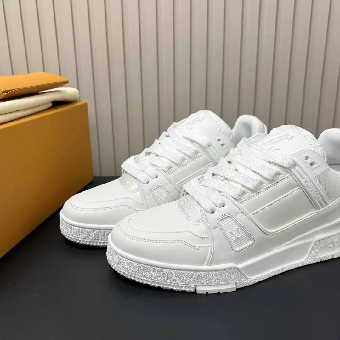 1A9G4Z L.V Trainer Sneaker Smooth Calf Leather