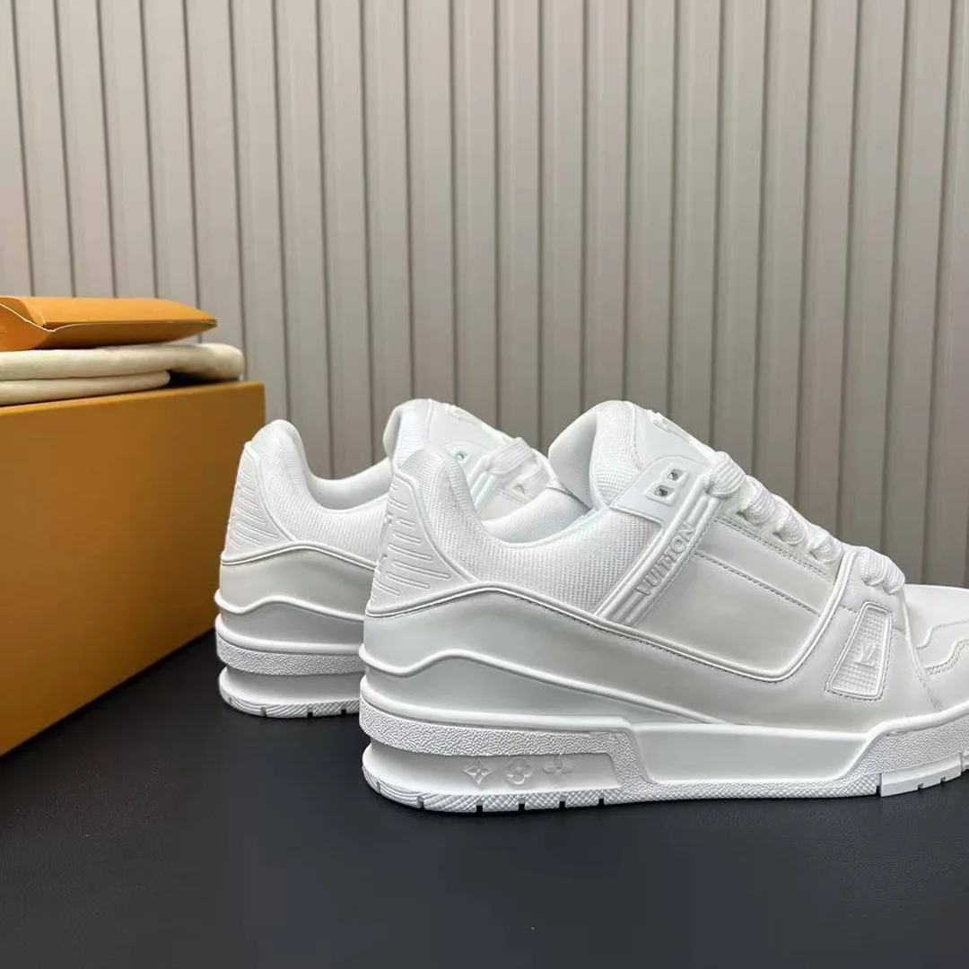 1A9G4Z L.V Trainer Sneaker Smooth Calf Leather