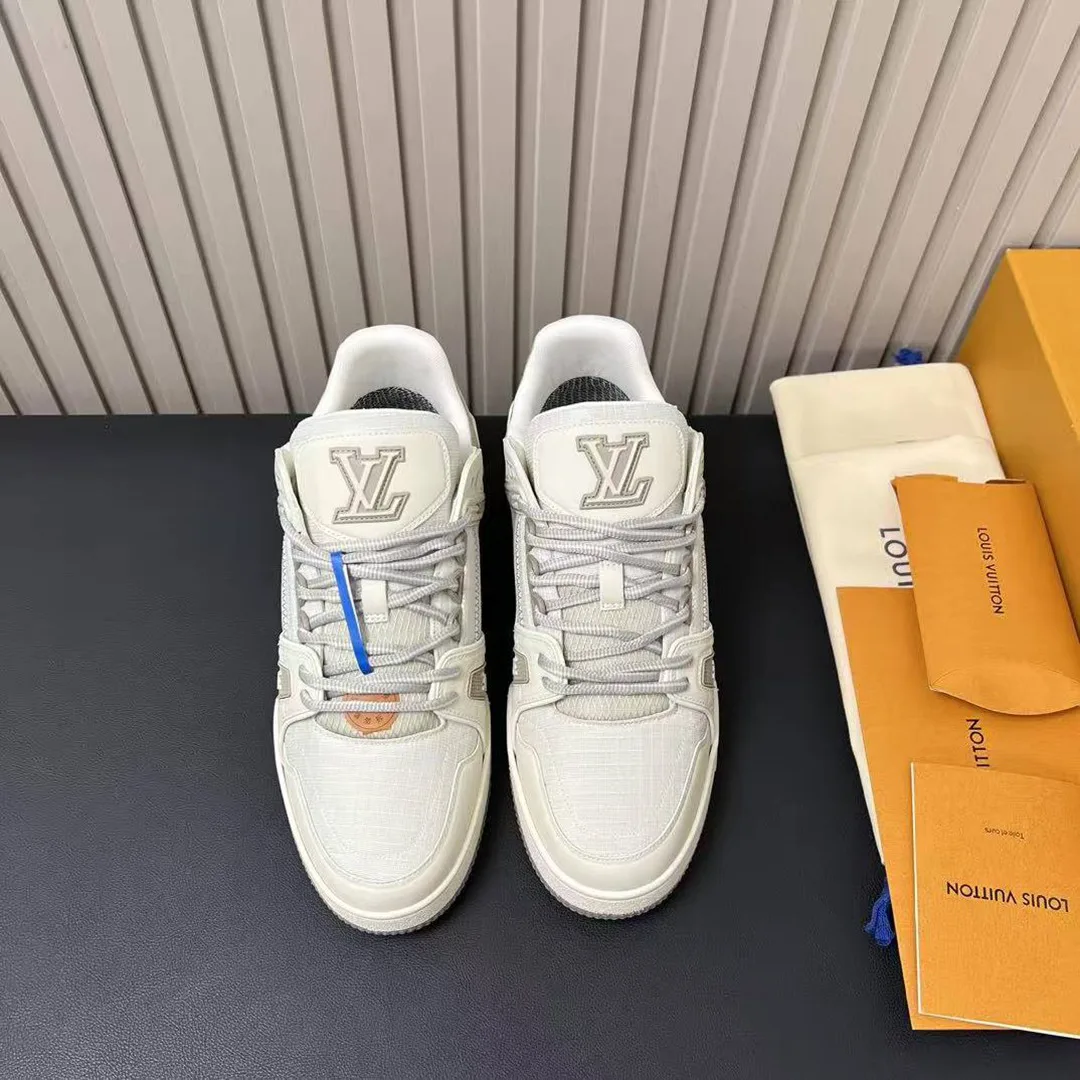 1AJAUB L.V Trainer Sneaker Mix of Technical Materials