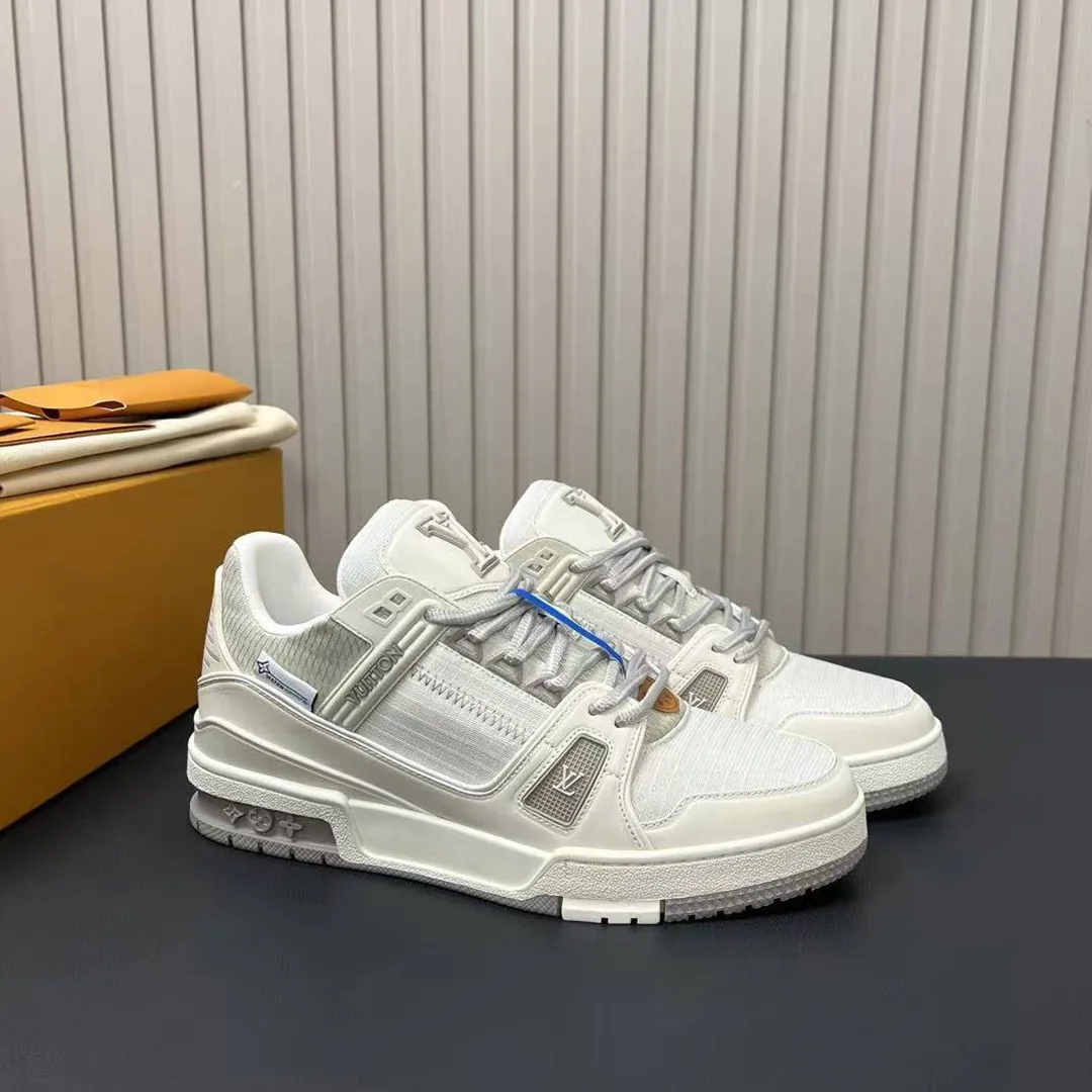 1AJAUB L.V Trainer Sneaker Mix of Technical Materials