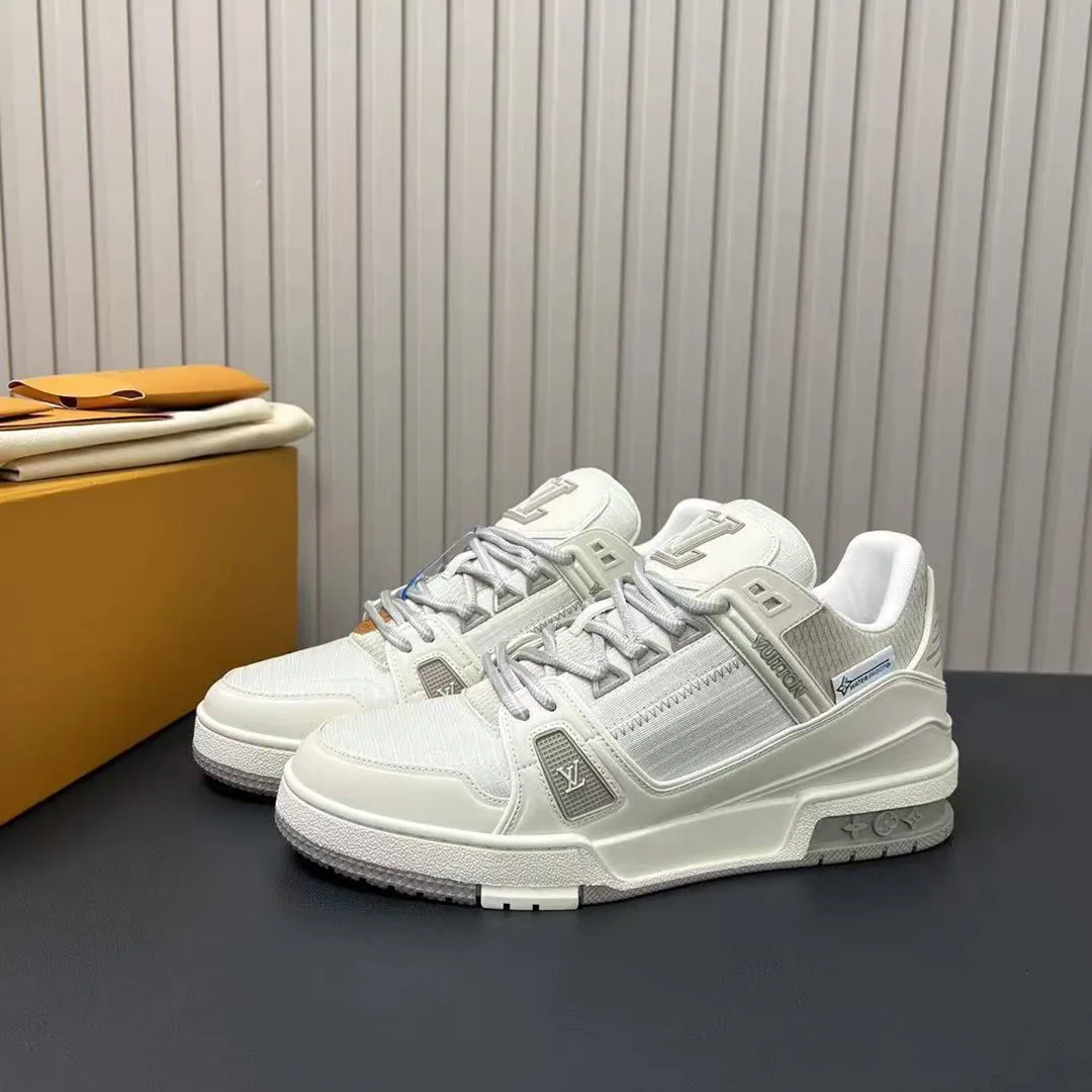 1AJAUB L.V Trainer Sneaker Mix of Technical Materials