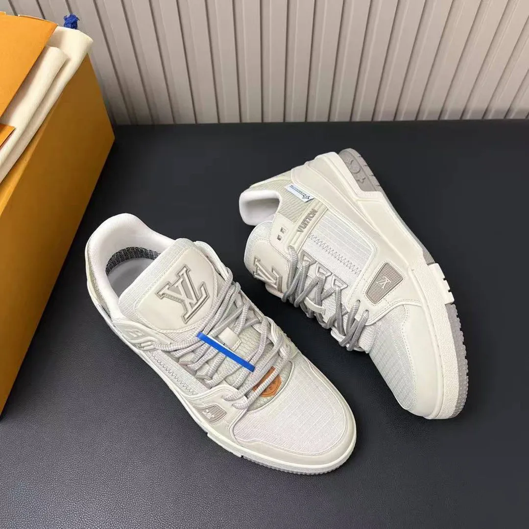 1AJAUB L.V Trainer Sneaker Mix of Technical Materials
