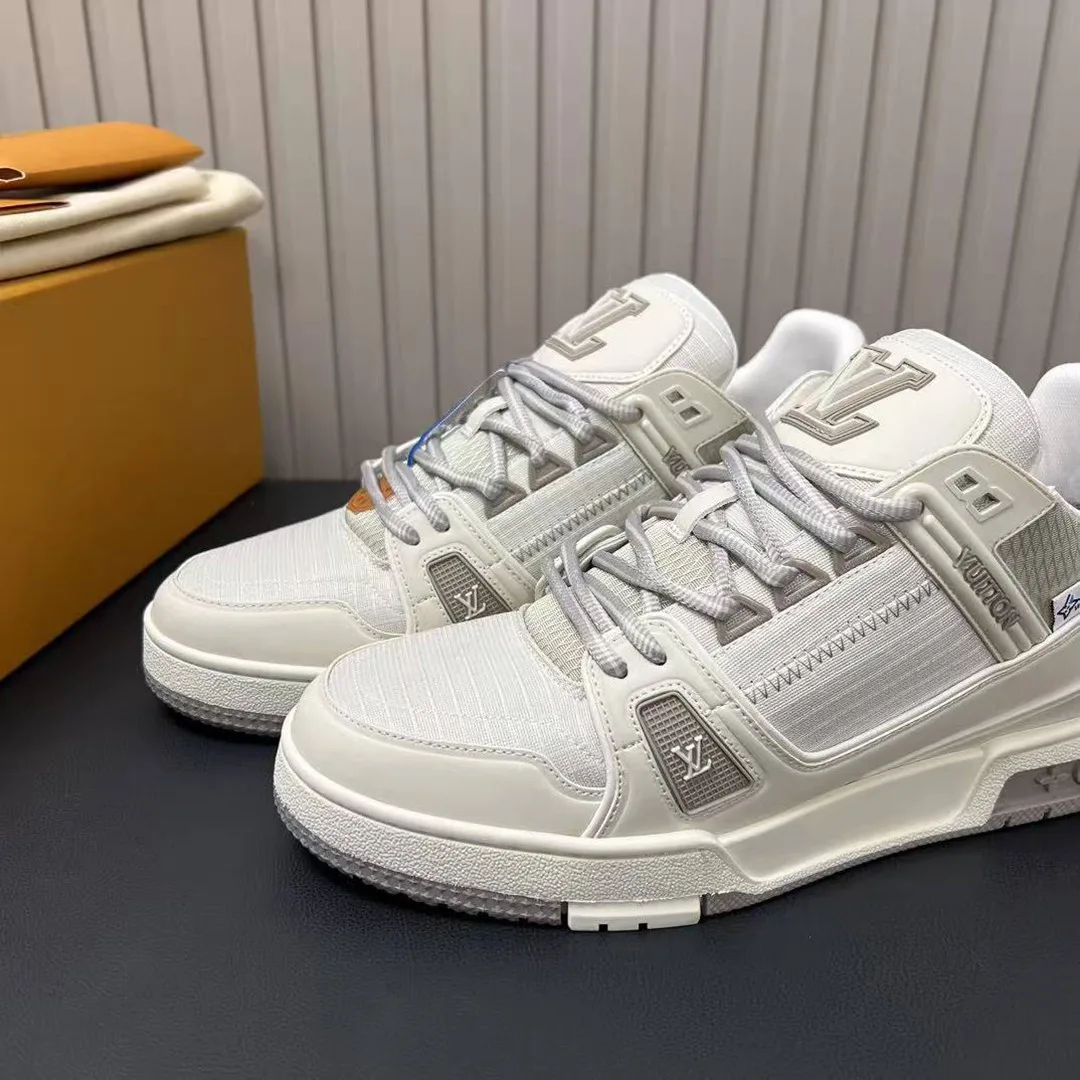 1AJAUB L.V Trainer Sneaker Mix of Technical Materials