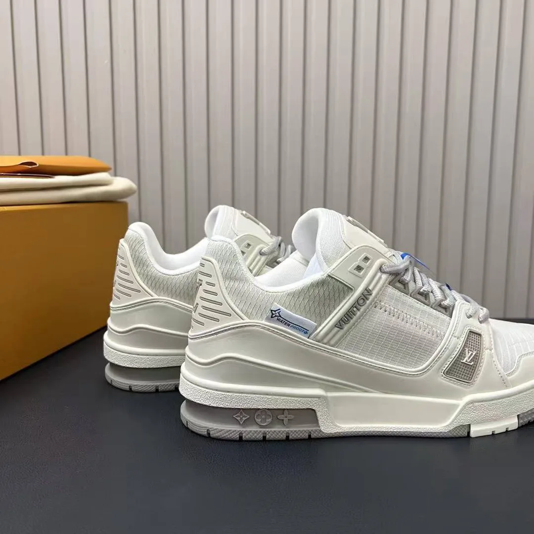 1AJAUB L.V Trainer Sneaker Mix of Technical Materials