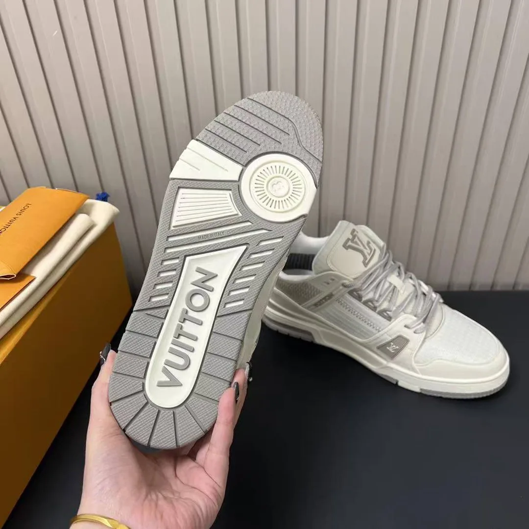1AJAUB L.V Trainer Sneaker Mix of Technical Materials