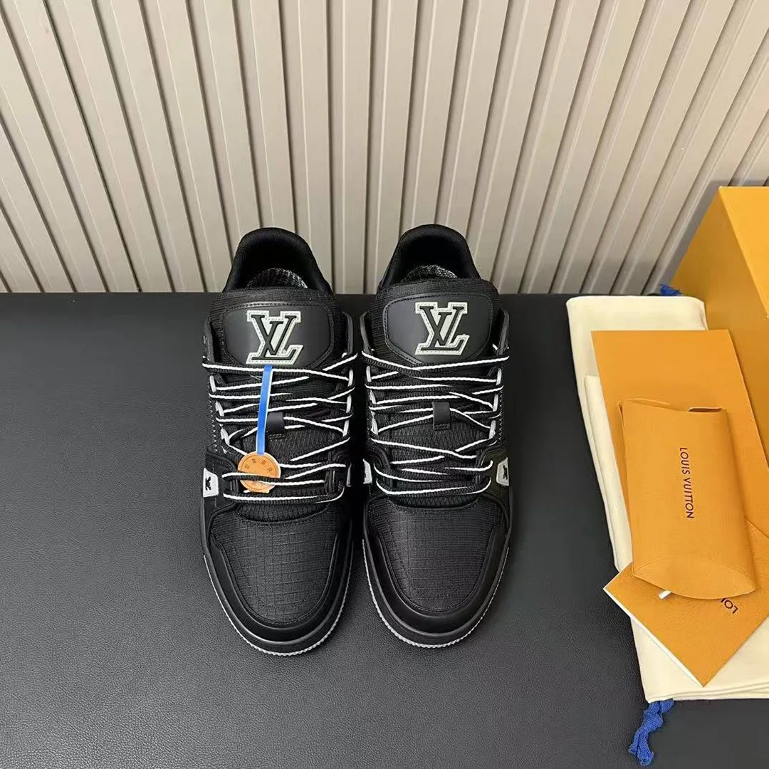 1AJATR L.V Trainer Sneaker Mix of Technical Materials