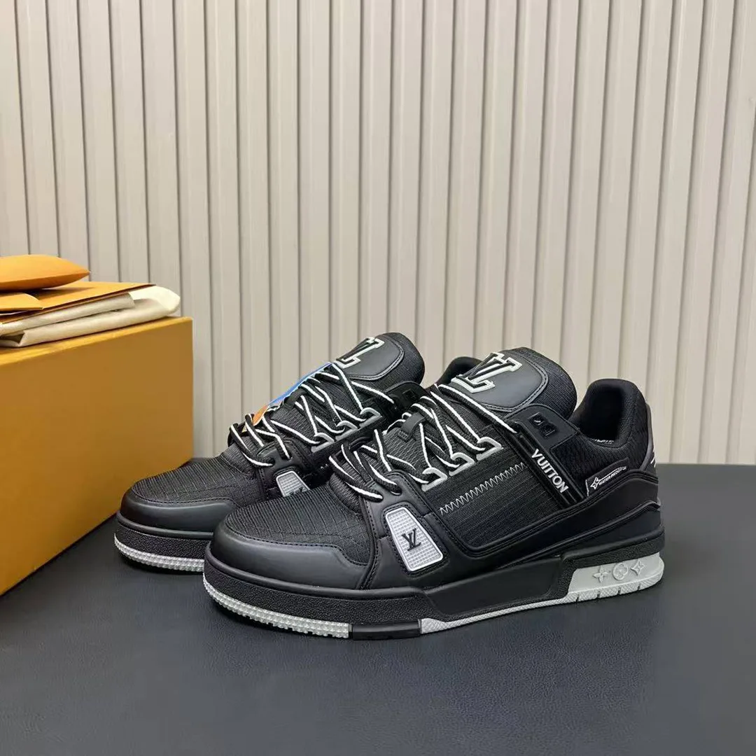 1AJATR L.V Trainer Sneaker Mix of Technical Materials