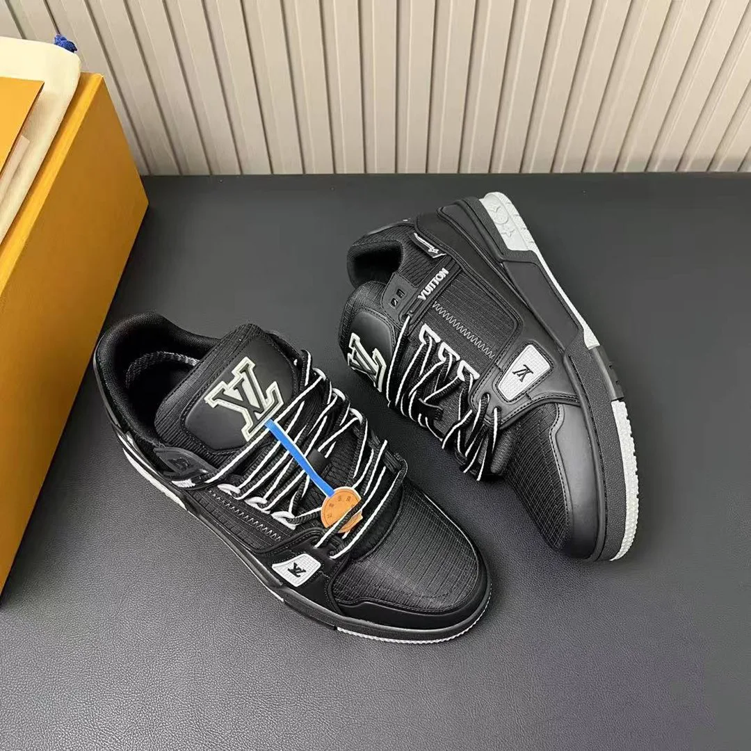 1AJATR L.V Trainer Sneaker Mix of Technical Materials