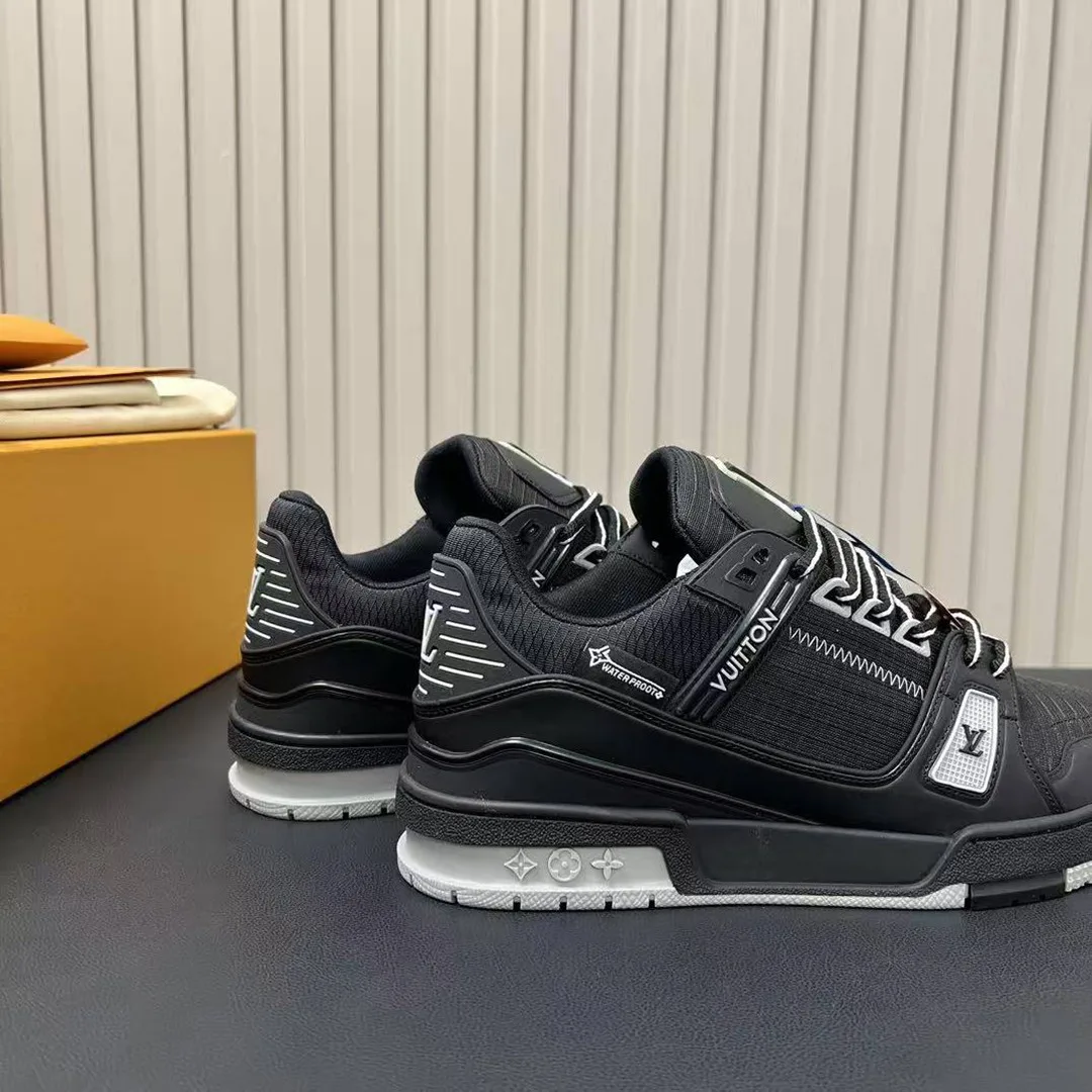 1AJATR L.V Trainer Sneaker Mix of Technical Materials
