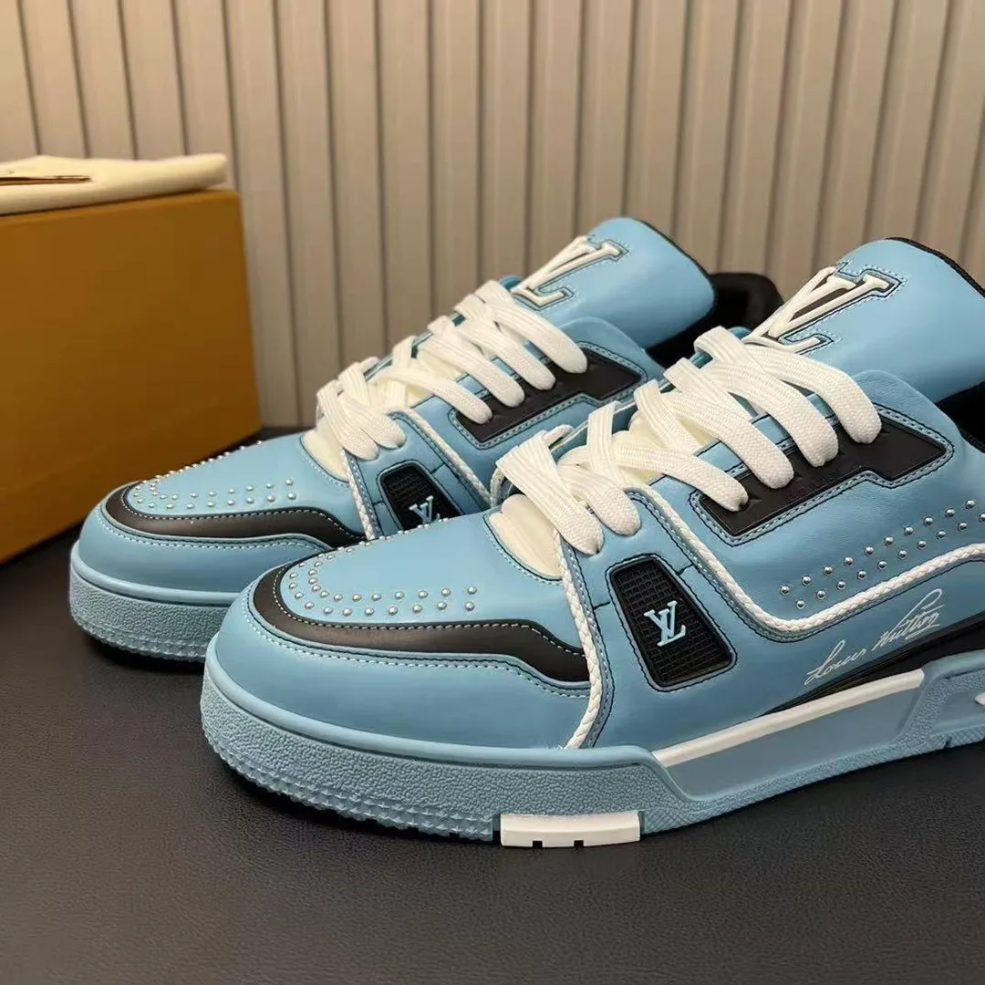 1AD7K4 L.V Trainer Sneaker Grained Calf Leather