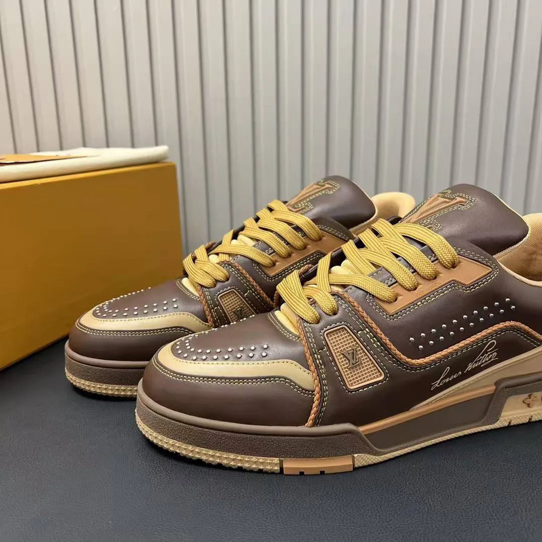 1AD7L6 L.V Trainer Sneaker Grained Calf Leather
