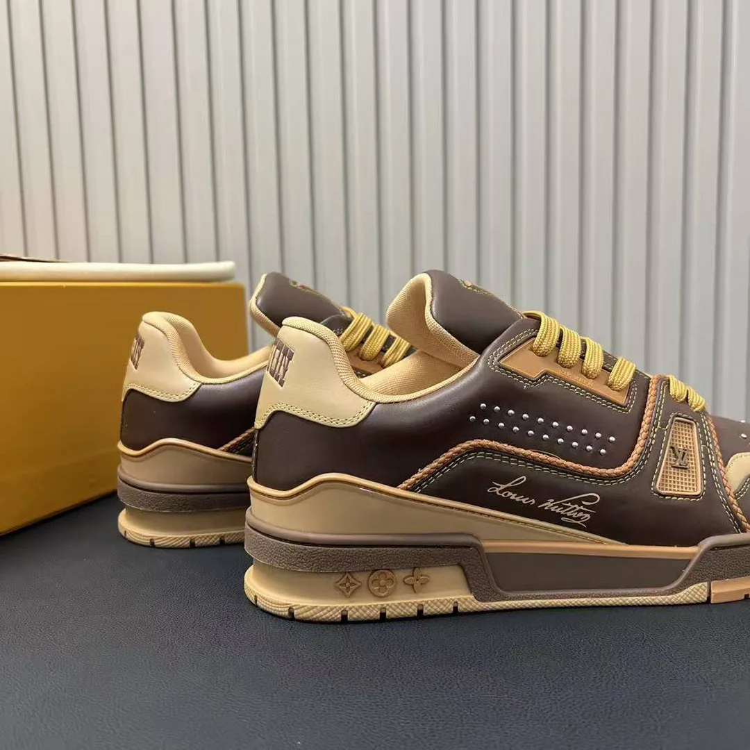 1AD7L6 L.V Trainer Sneaker Grained Calf Leather