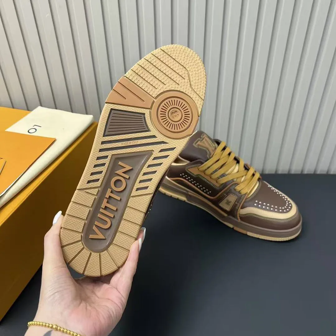 1AD7L6 L.V Trainer Sneaker Grained Calf Leather