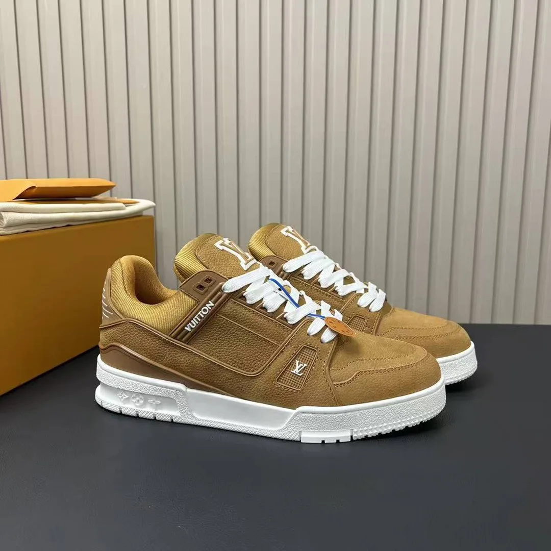 1AD9XS L.V Trainer Sneaker Grained Calf Leather