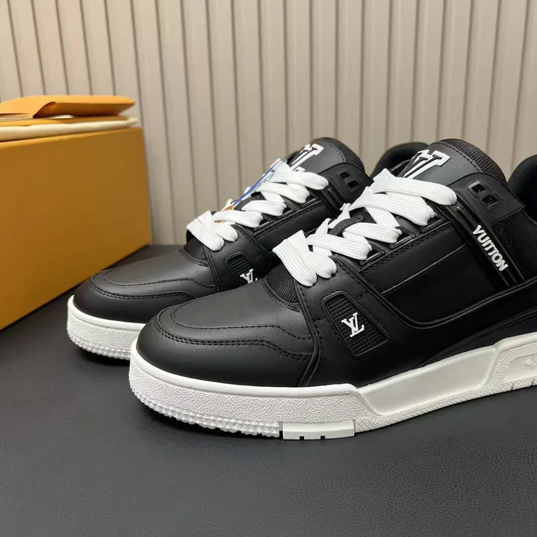 1AD9W9 L.V Trainer Sneaker Matte Calf Leather