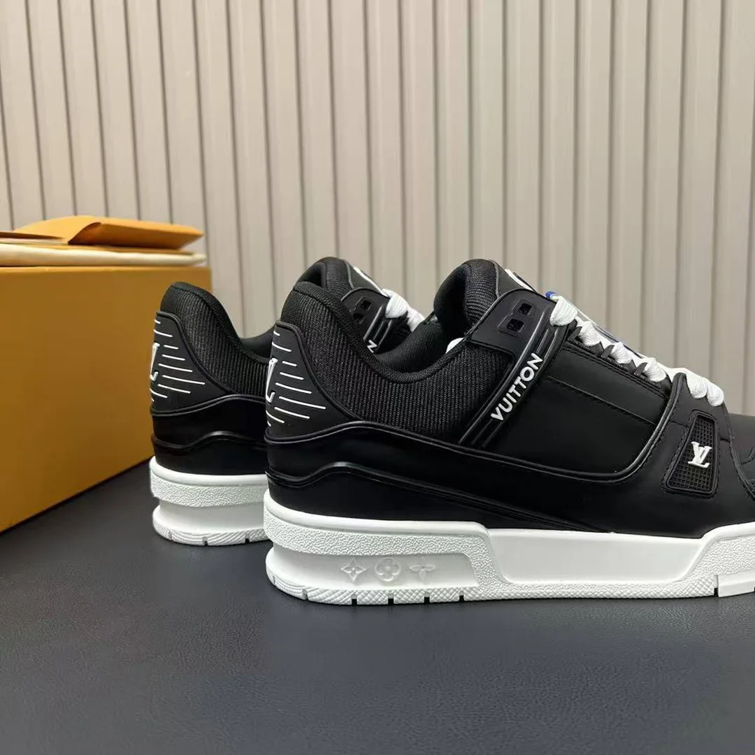 1AD9W9 L.V Trainer Sneaker Matte Calf Leather