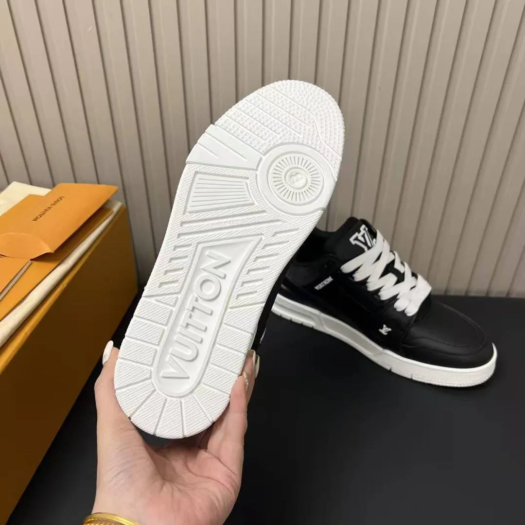 1AD9W9 L.V Trainer Sneaker Matte Calf Leather