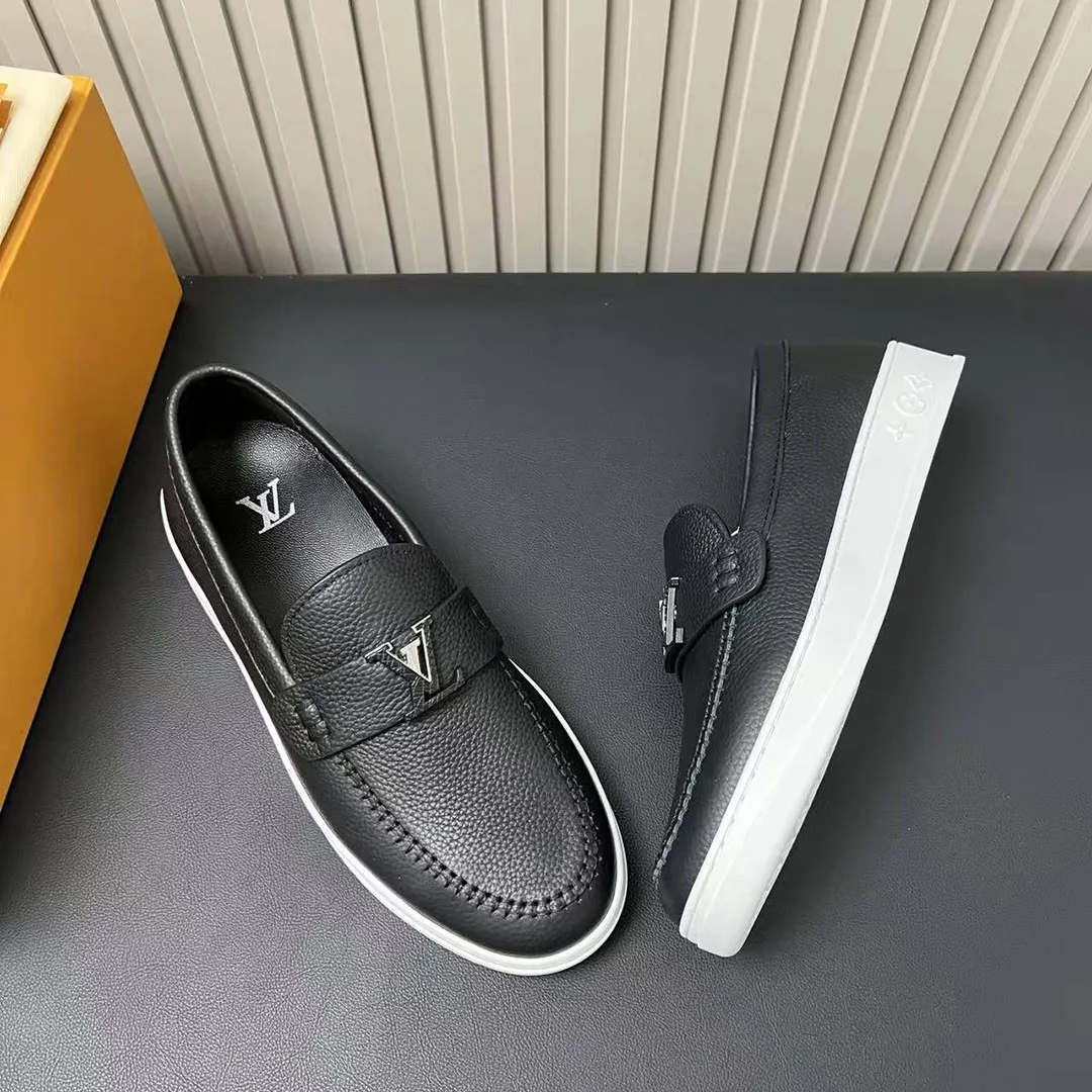 1AGSJ8 L.V Resort Loafer Grained Calf Leather