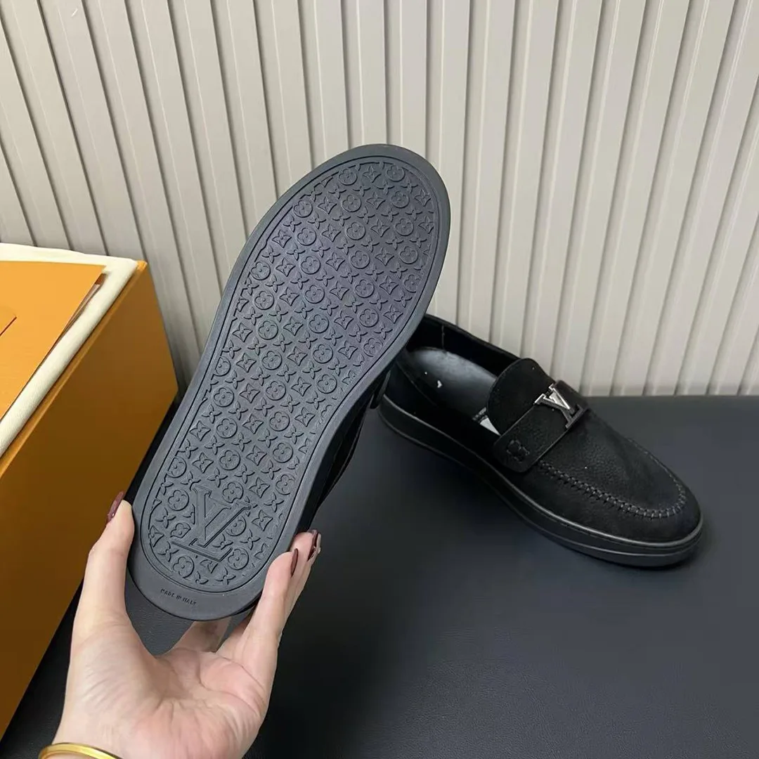 1AHQM3 L.V Resort Loafer Grained Nubuck Calf Leather