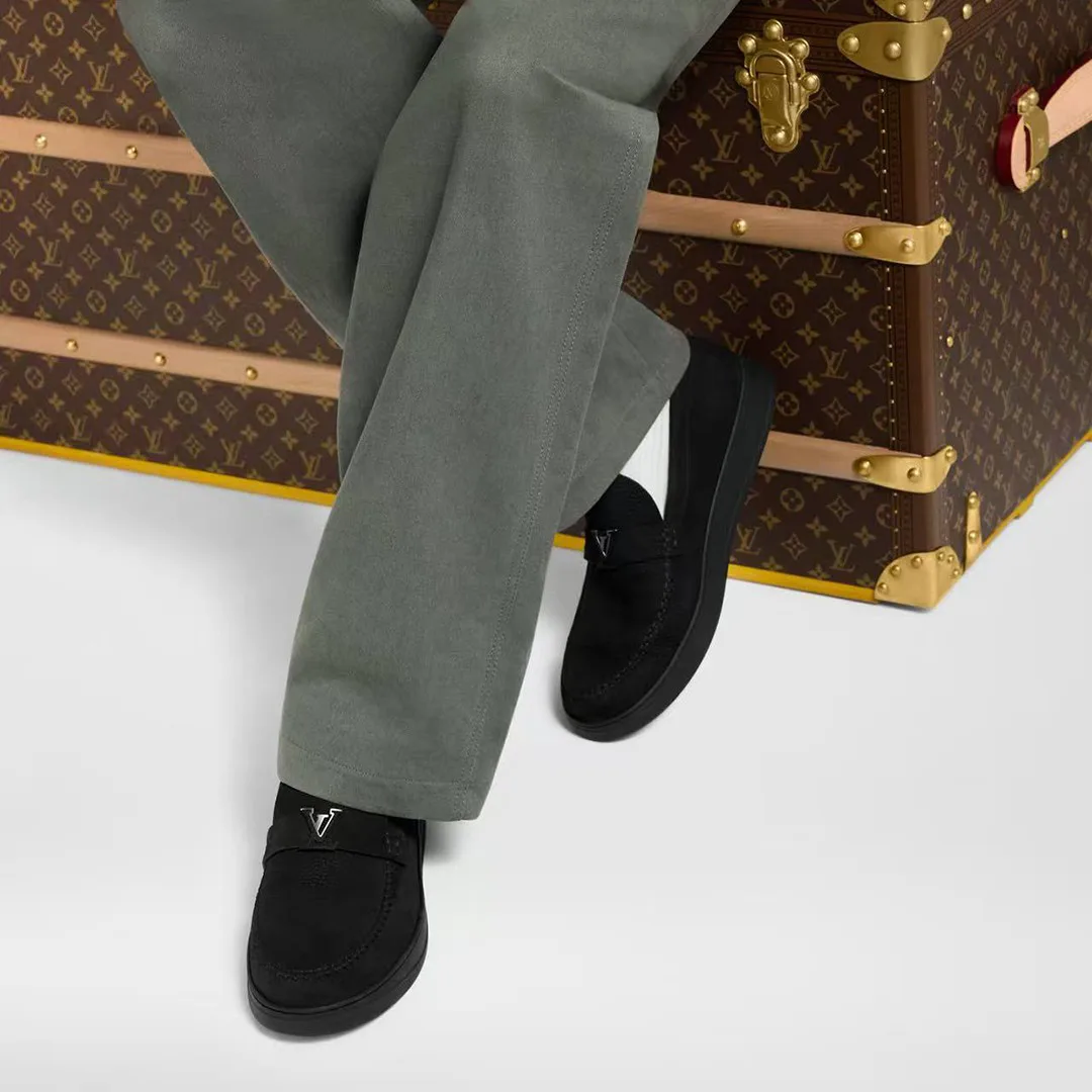 1AHQM3 L.V Resort Loafer Grained Nubuck Calf Leather