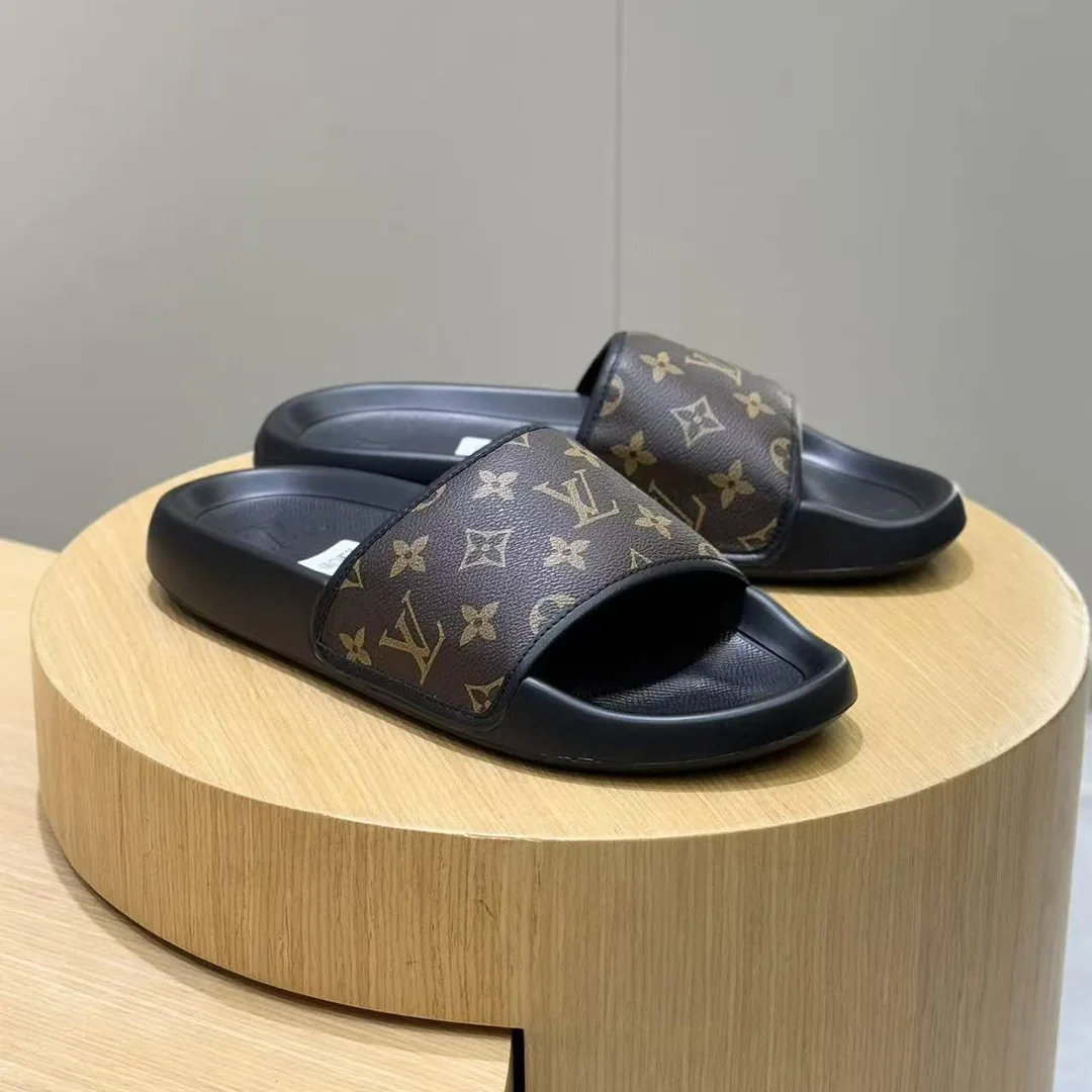 1AANO3 L.V Waterfront Mule Monogram Rubber