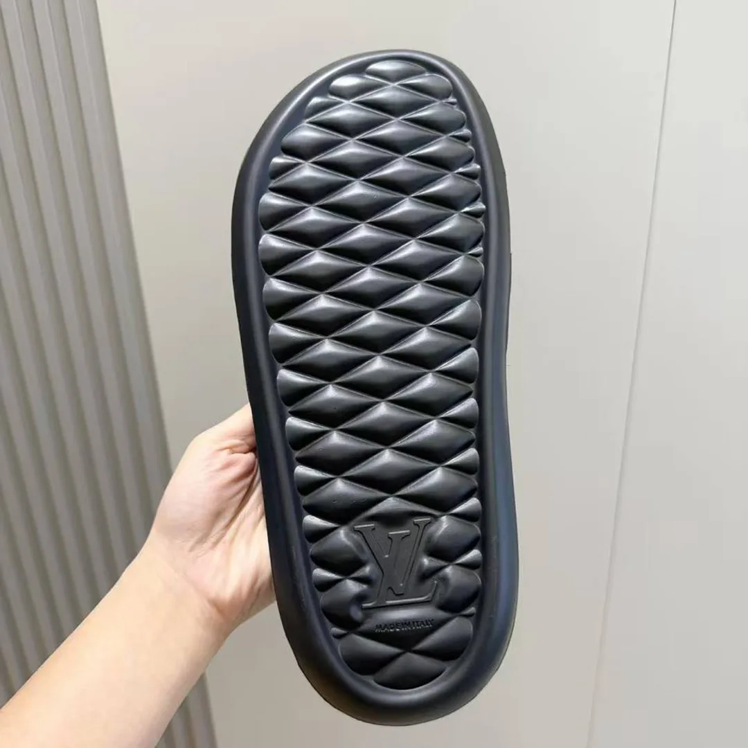 1AANO3 L.V Waterfront Mule Monogram Rubber