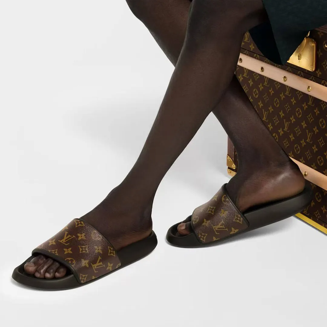 1AANO3 L.V Waterfront Mule Monogram Rubber
