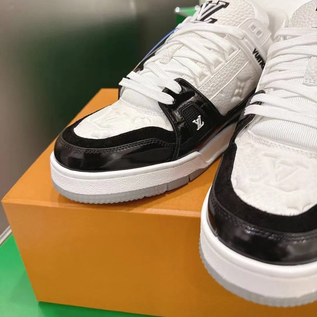 1AJCJF L.V Trainer Sneaker Monogram Grained Calf Leather