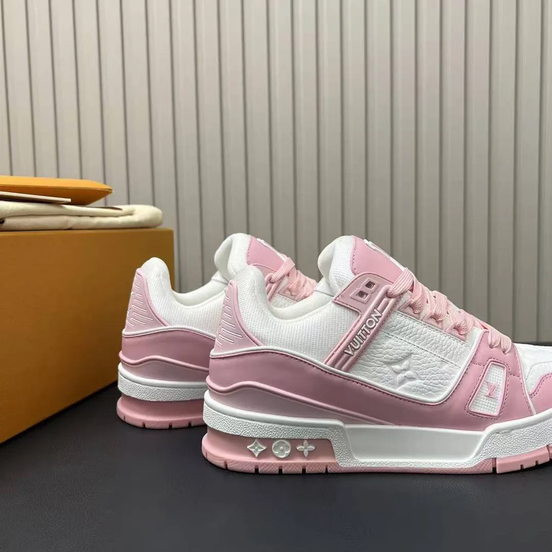 1AGZCN L.V Trainer Sneaker Monogram Grained Calf Leather