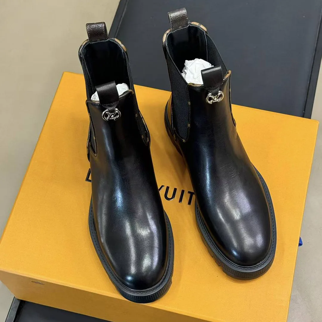 1AIBV7 District Chelsea Ankle Boot Plain Calf Leather
