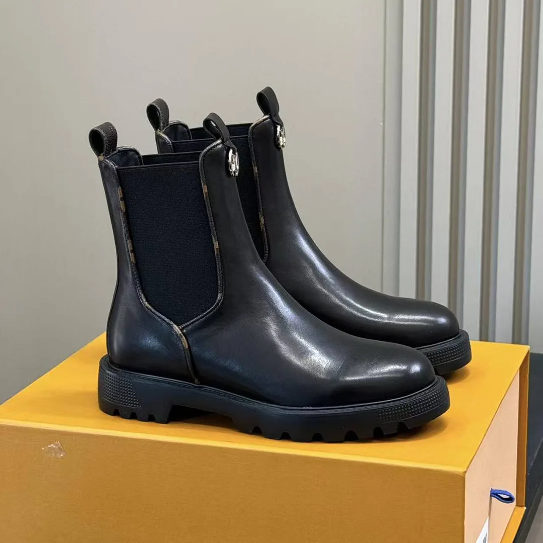 1AIBV7 District Chelsea Ankle Boot Plain Calf Leather
