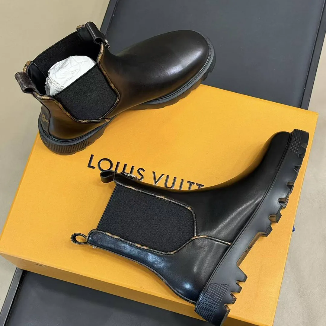 1AIBV7 District Chelsea Ankle Boot Plain Calf Leather