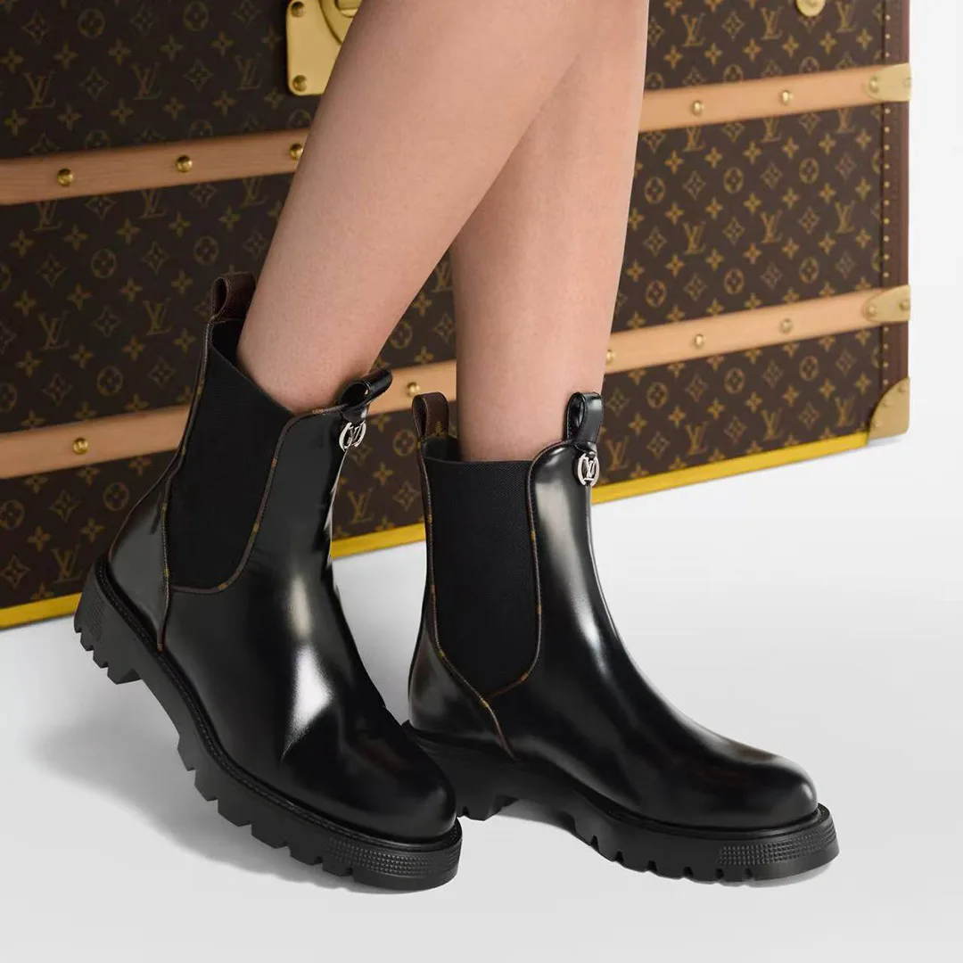 1AIBV7 District Chelsea Ankle Boot Plain Calf Leather