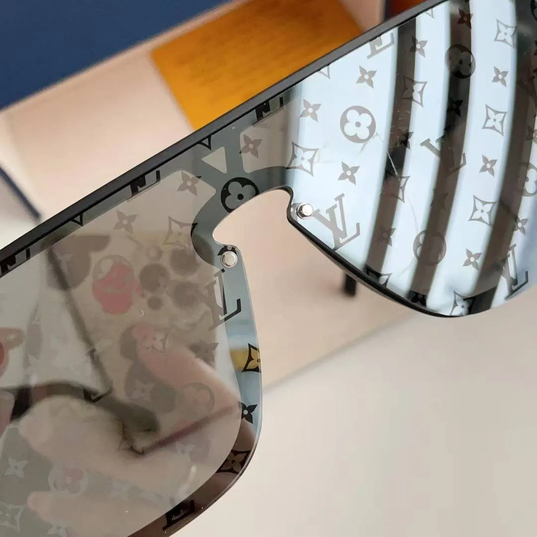 Z1082W Waimea Sunglasses Silver-color Monogram-patterned Lenses