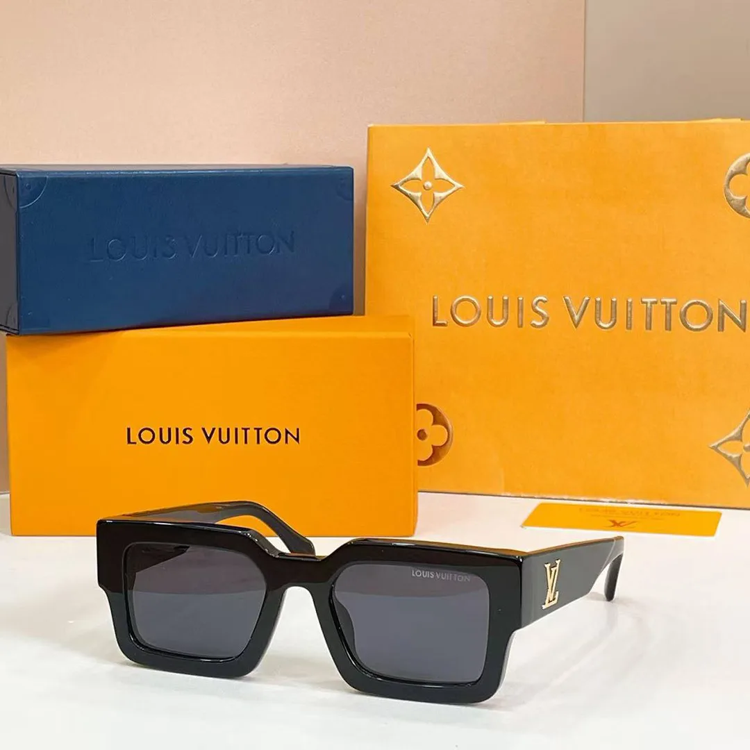 Z1579W Clash Square Sunglasses Black