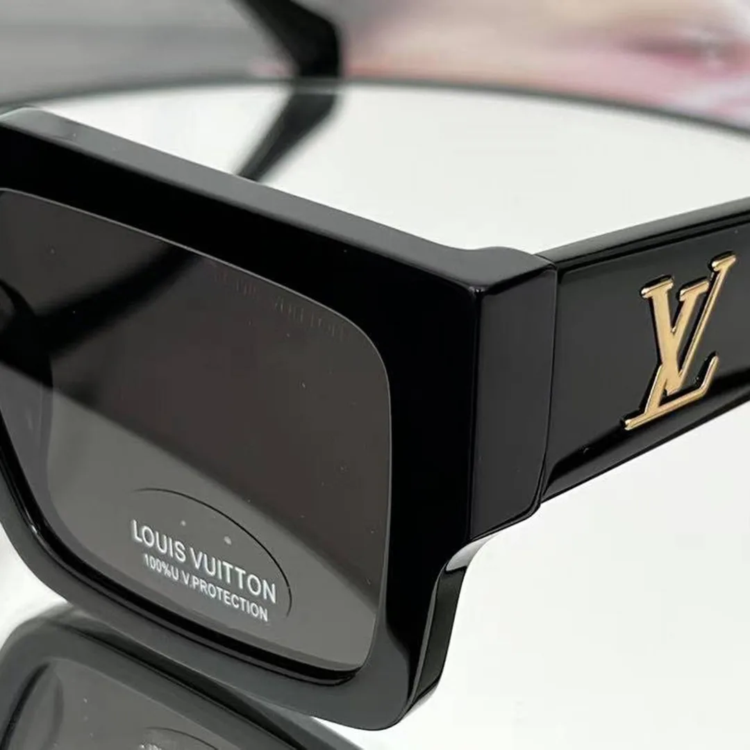 Z1579W Clash Square Sunglasses Black