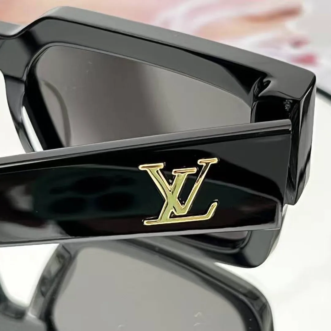 Z1579W Clash Square Sunglasses Black