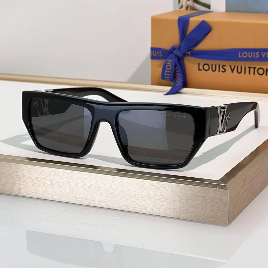 Z2873U L.V Flower Low Square Sunglasses Black