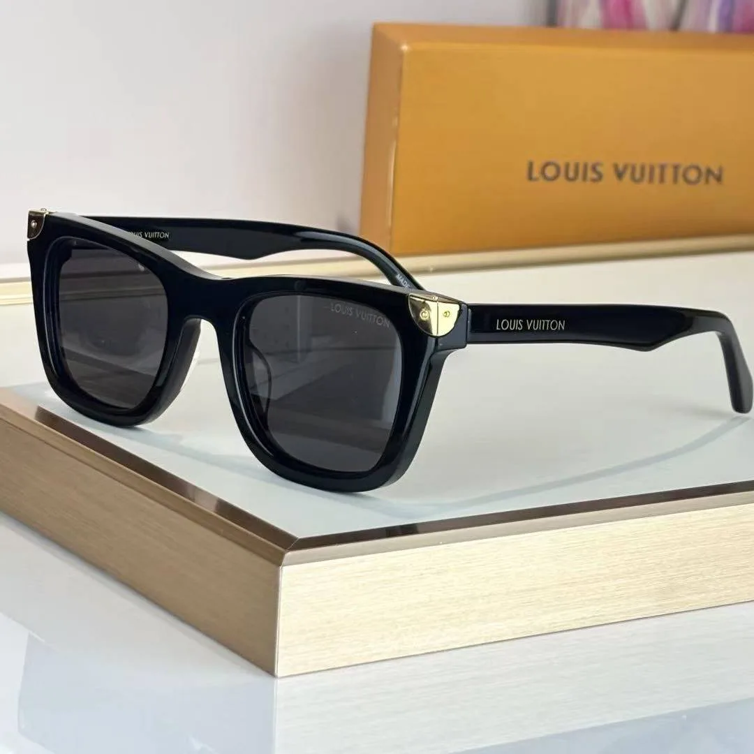 Z3158U Heritage Square Sunglasses Black Lenses