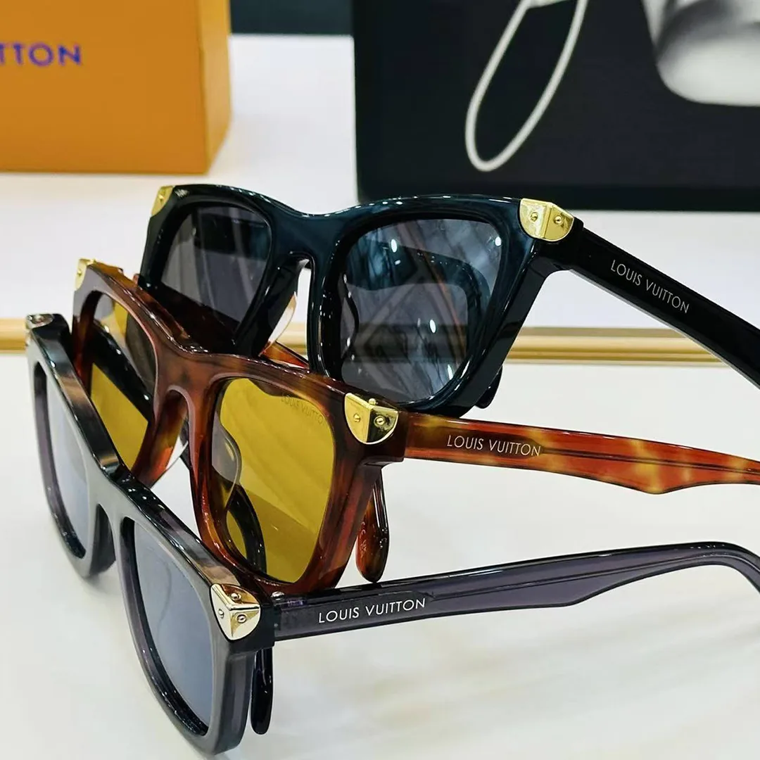 Z3231U Heritage Square Sunglasses Crystal Champagne