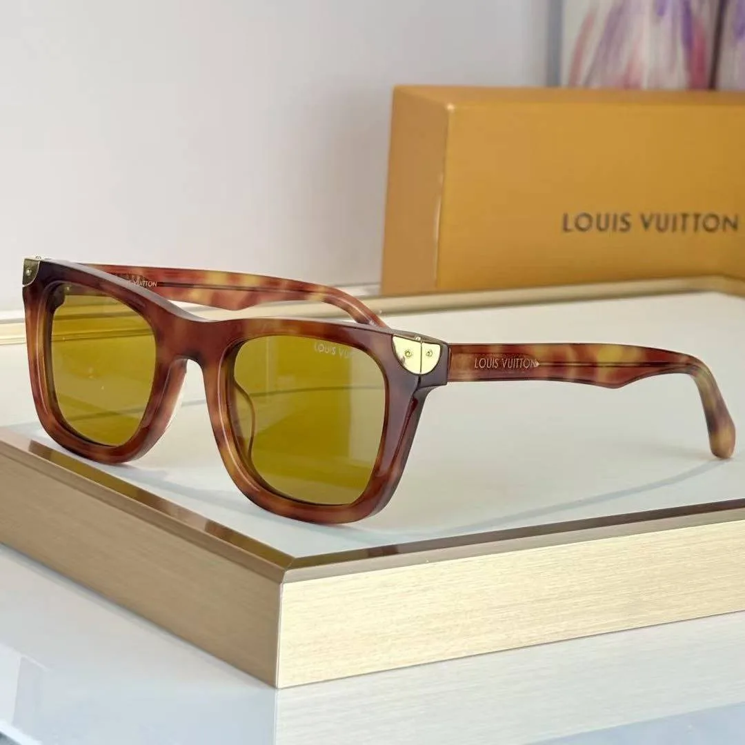 Z3266U L.V Heritage Square Sunglasses Yellow Lenses
